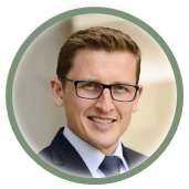 "Als meine Frau während der Schwangerschaft eine Gürtelrose entwickelt hat, waren wir sehr verunsichert, welche Mittel sie einnehmen kann, ohne damit das ungeborene Kind zu gefährden. Die Gesundheitsfeen haben uns einen Weg gezeigt, wie man ohne Bedenken seinen Körper von Symptomen befreit - egal in welcher Lebenslage."